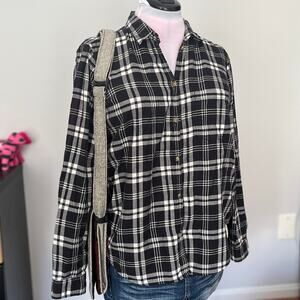 American Eagle | Boyfriend Fit Lightweight Black Plaid Flannel | Size M